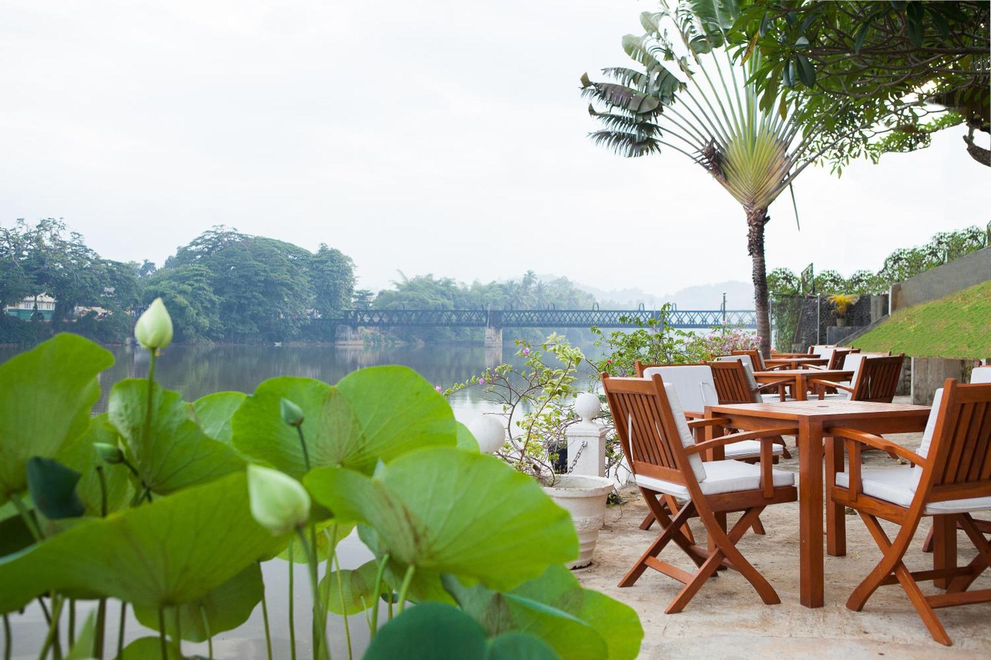 Mahaweli Reach Hotel Kandy Bagian luar foto