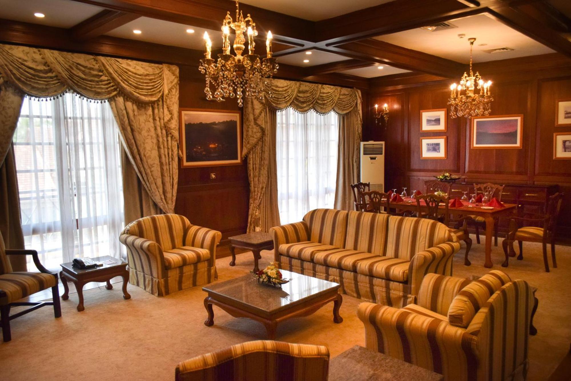 Mahaweli Reach Hotel Kandy Bagian luar foto