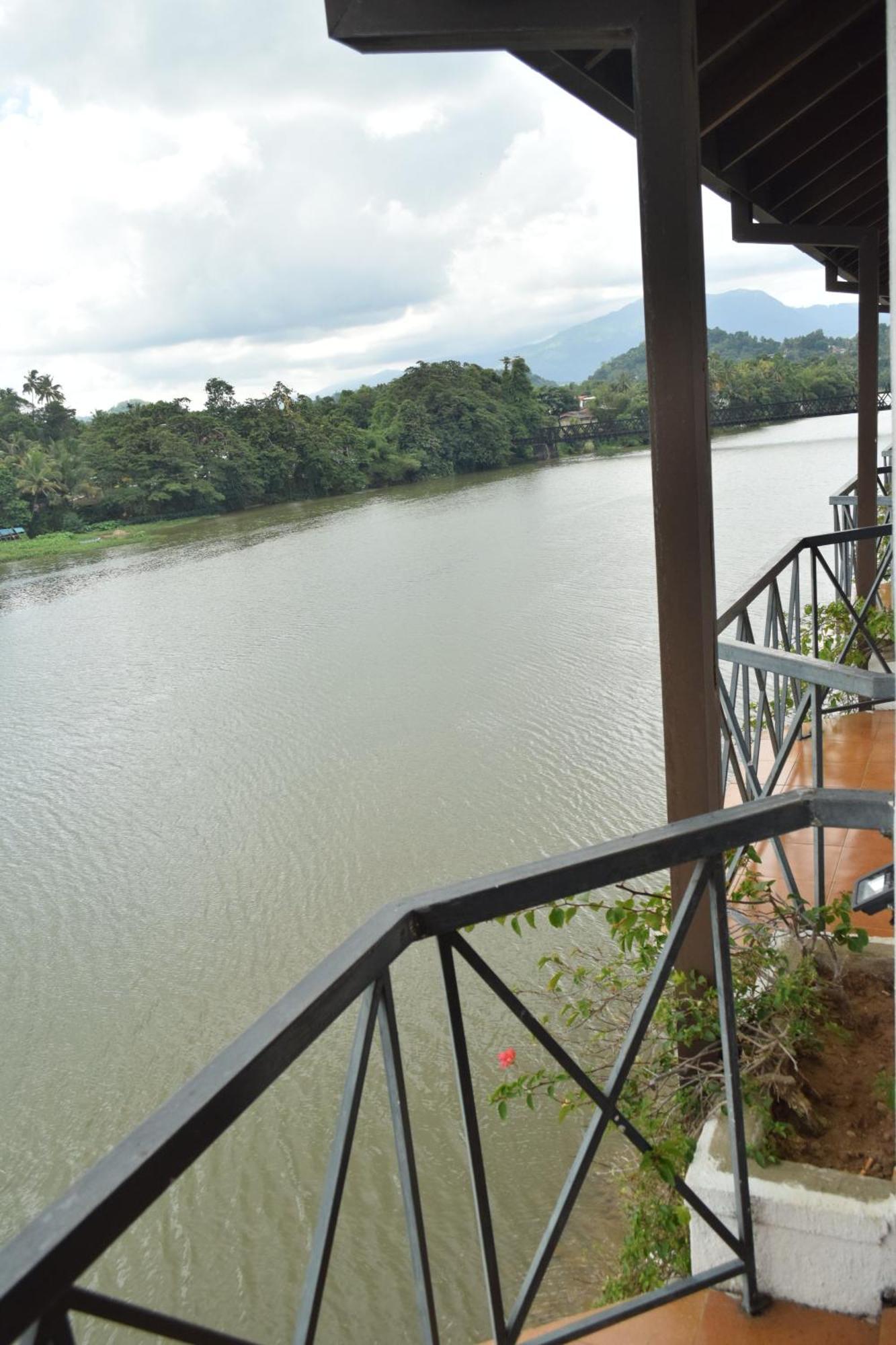Mahaweli Reach Hotel Kandy Bagian luar foto