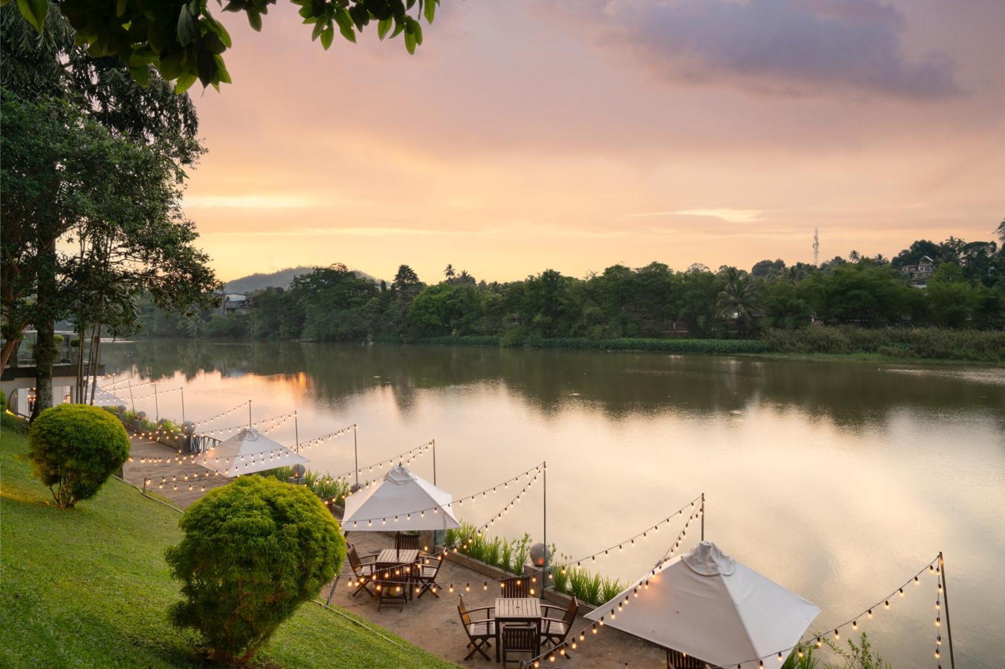 Mahaweli Reach Hotel Kandy Bagian luar foto