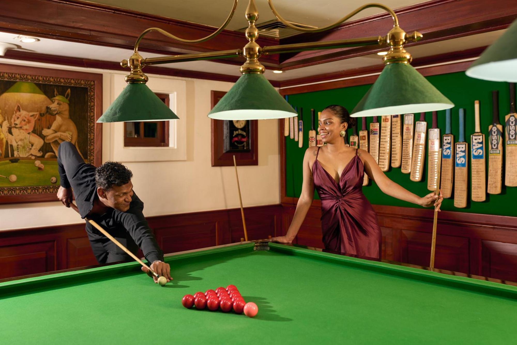 Mahaweli Reach Hotel Kandy Bagian luar foto