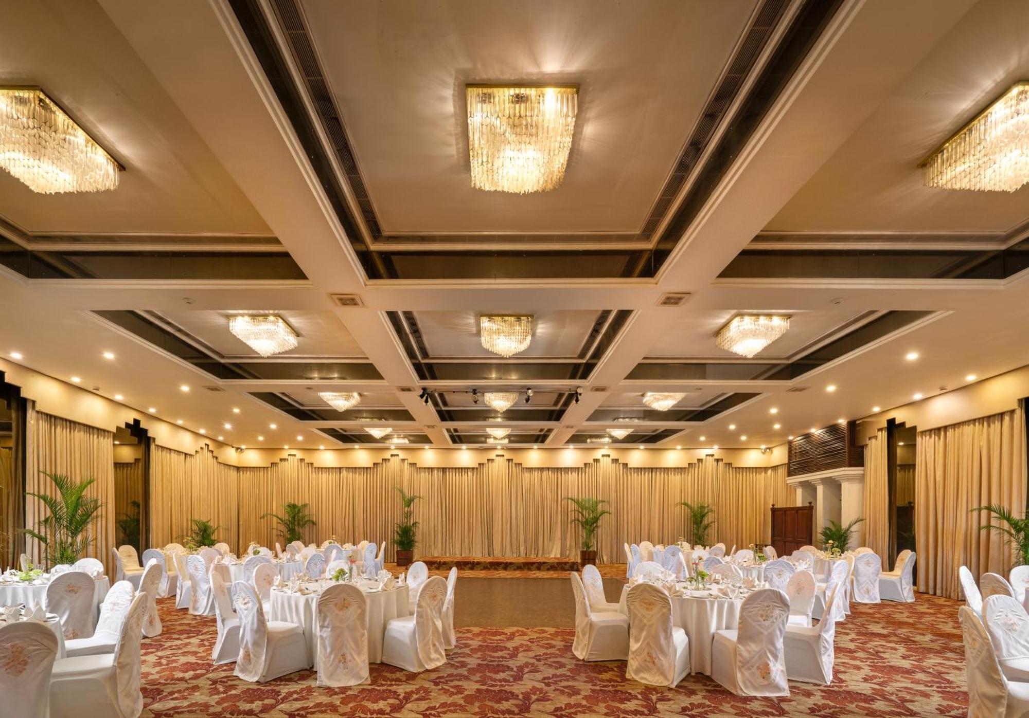 Mahaweli Reach Hotel Kandy Bagian luar foto
